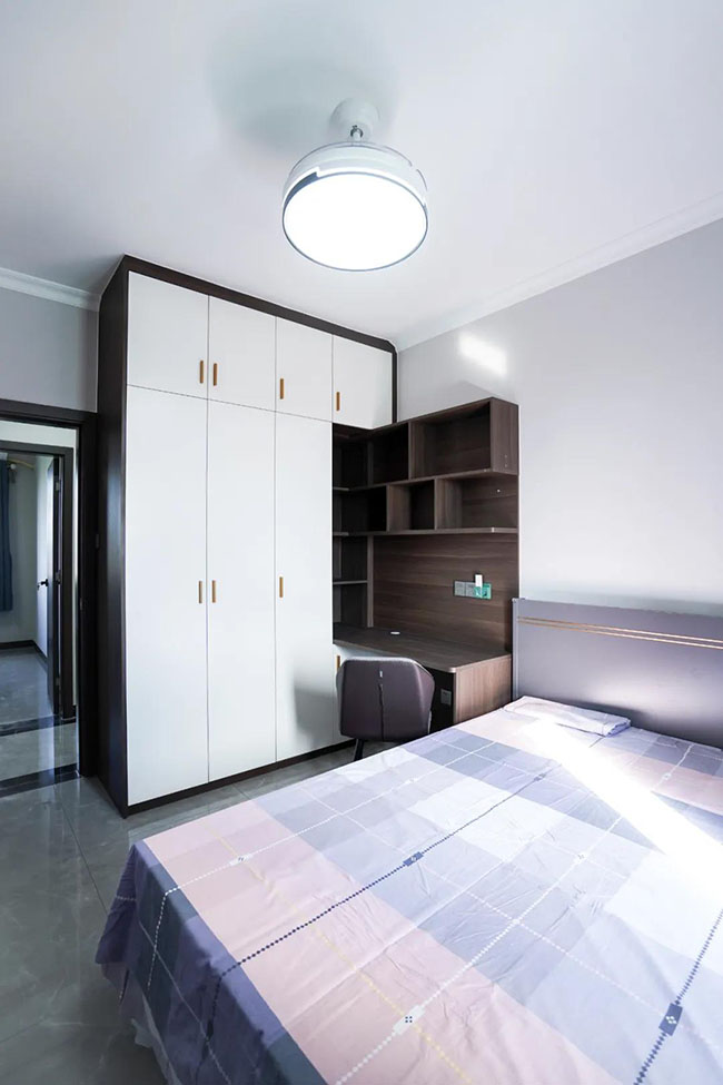 105㎡三居室，用冷暖色調(diào)碰撞出年輕人有趣的簡(jiǎn)約生活。